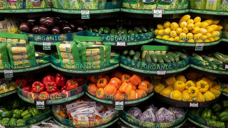 Organic veggies at grocery store 