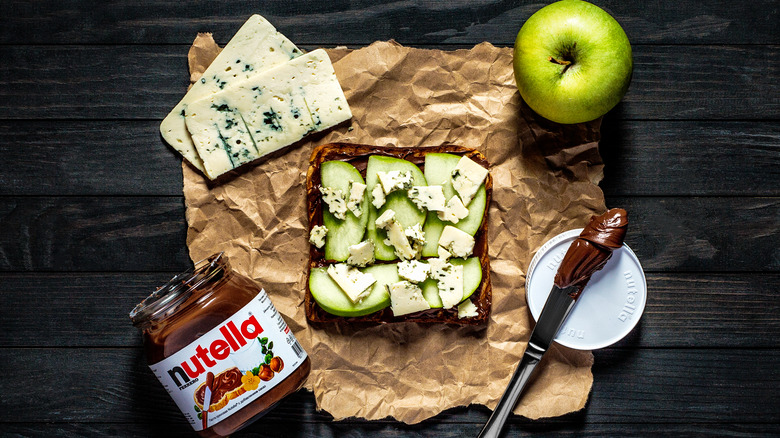 Nutella toast with blue cheese and apple