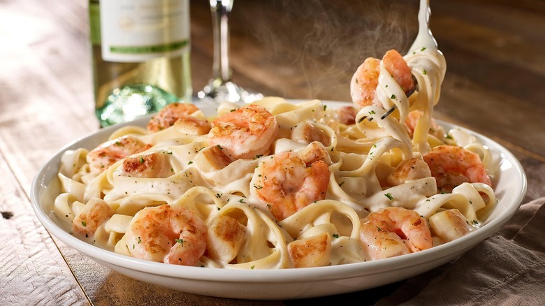 Olive Garden fettuccine Alfredo with shrimp and scallops