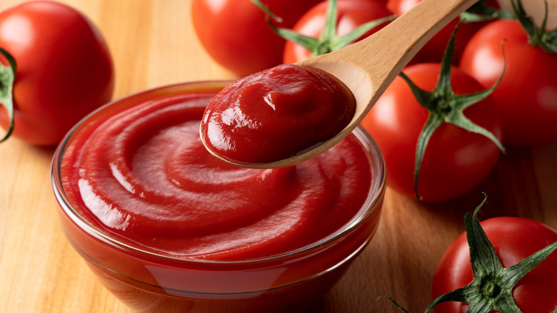 Ketchup with tomatoes in the background