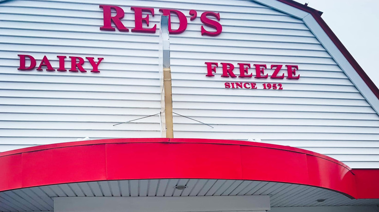 Red's dairy freeze sign