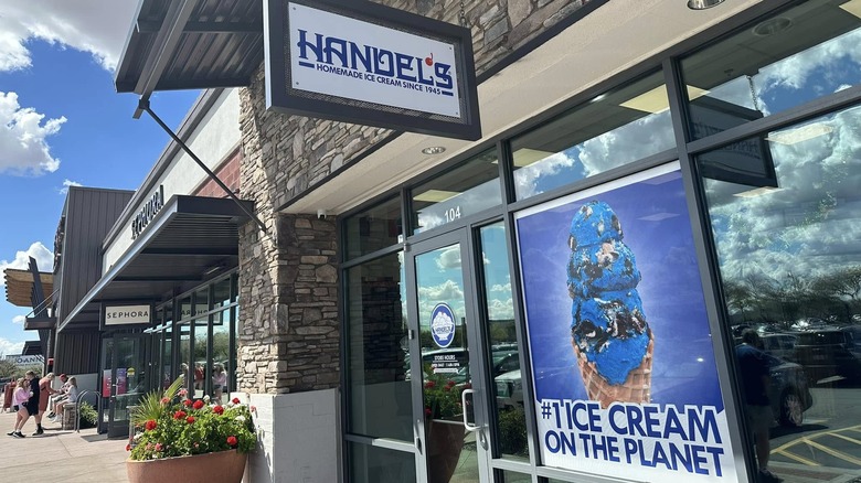 Handel's Ice cream store sign
