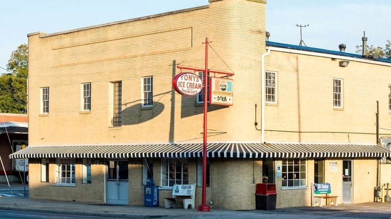 Tony's ice cream storefront