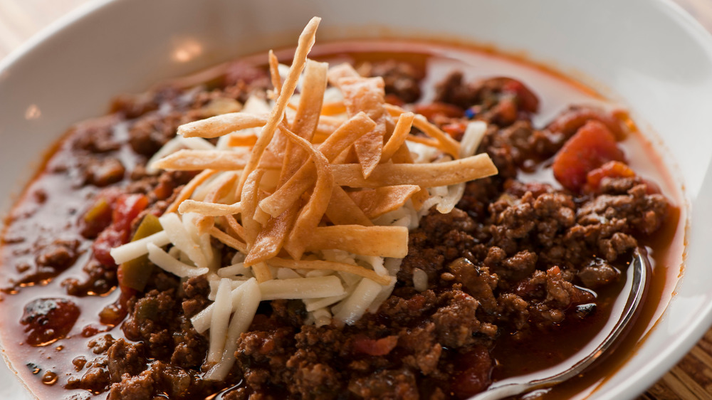 A bowl of chili con carne.