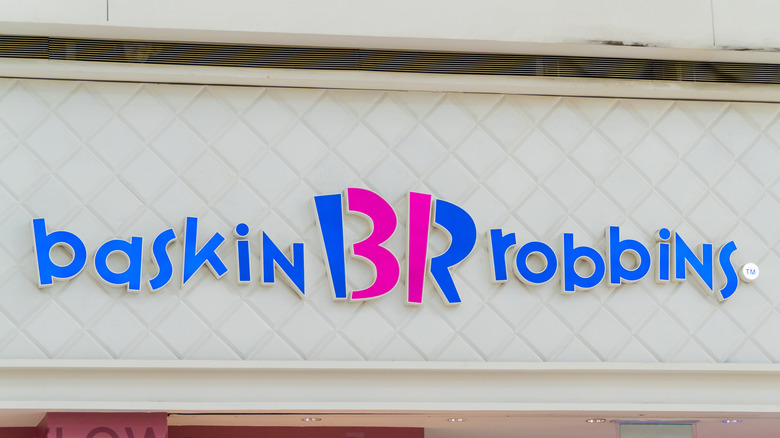 Baskin Robbins storefront sign