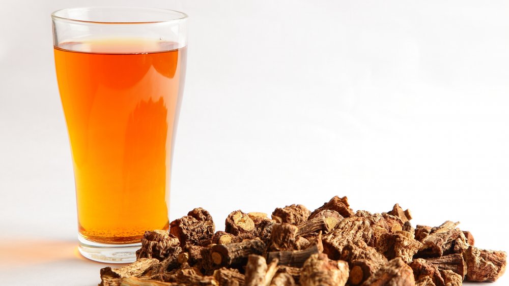 Sarsaparilla drink with the pieces of root around