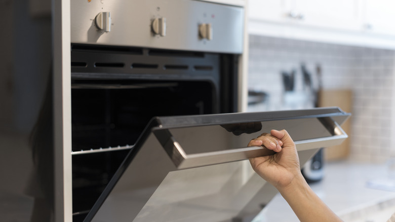 Hand opening oven door