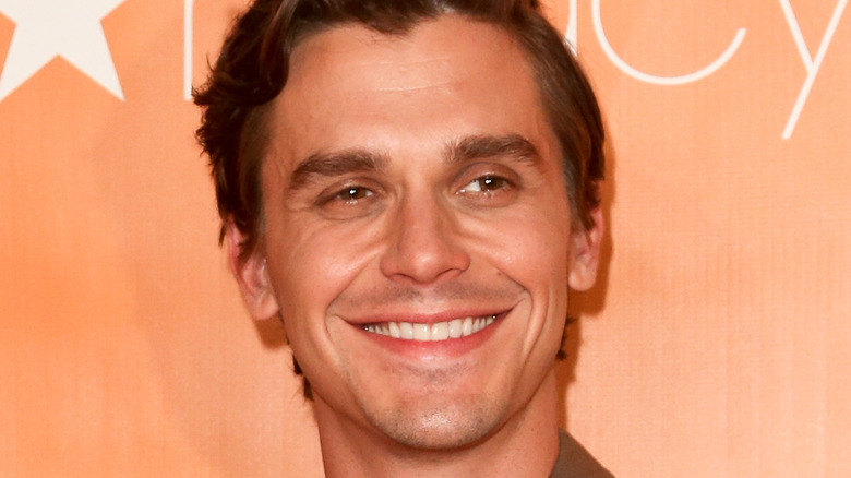 Headshot of Antoni Porowski