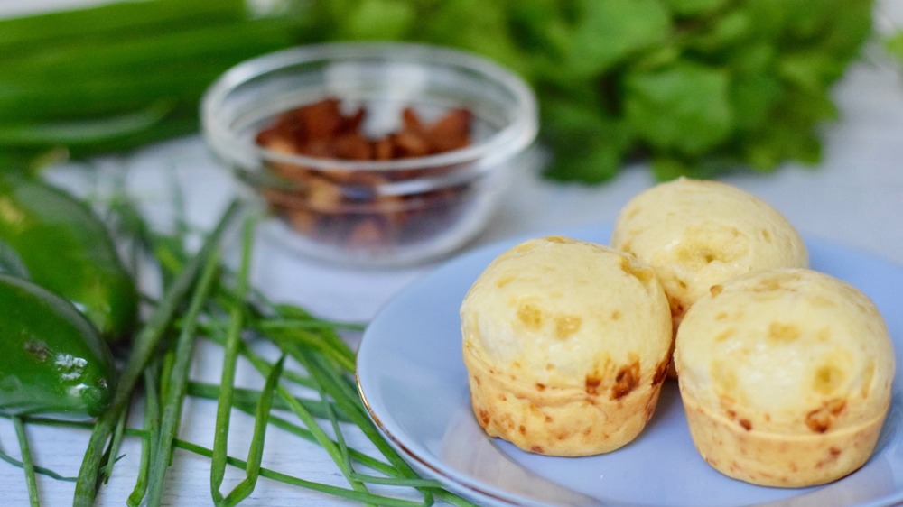 pao de queijo with extra toppings