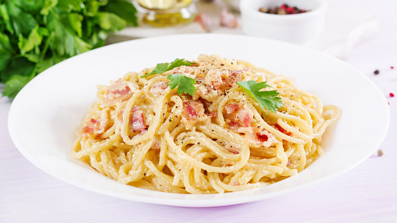 Carbonara in a white bowl