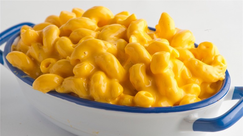 A dish full of macaroni and cheese 