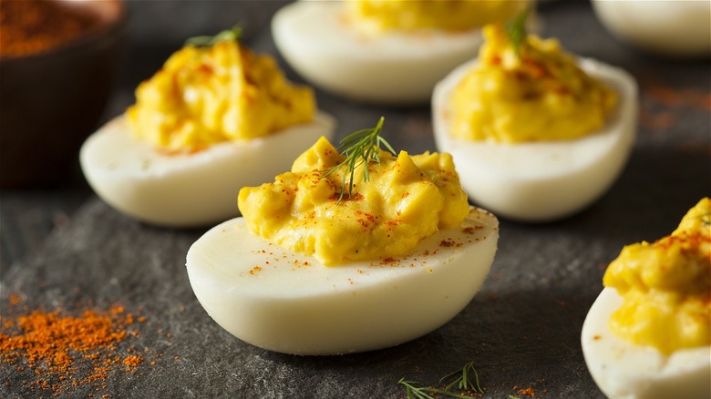 deviled eggs with paprika 