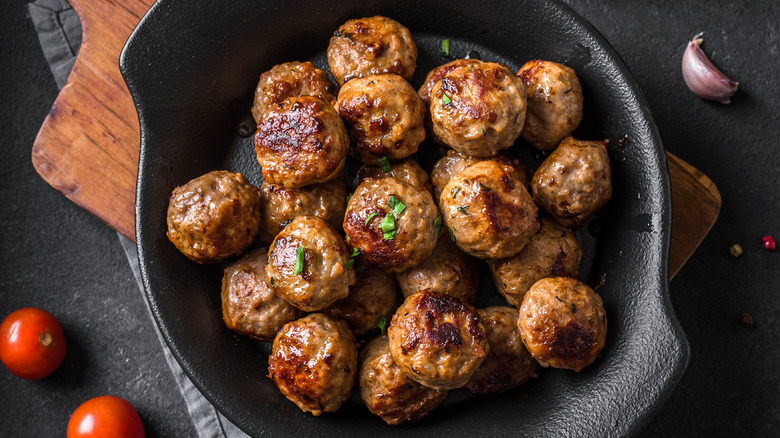 cast iron skillet with meatballs