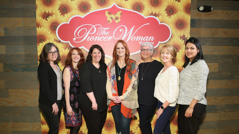 Ree Drummond with group of women