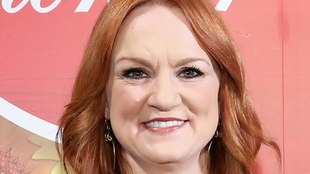 Ree Drummond  promoting The Pioneer Woman Magazine.