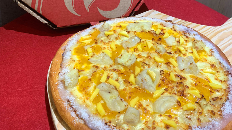 Pizza hut Taiwan box and durian pizza