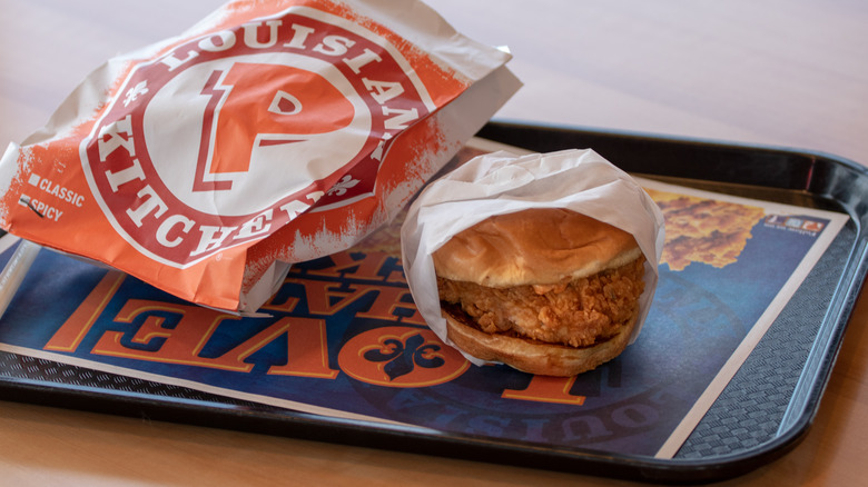 Popeyes spicy chicken sandwich 