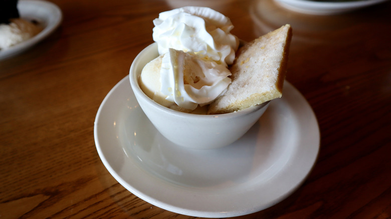 cracker barrel peach cobbler on table