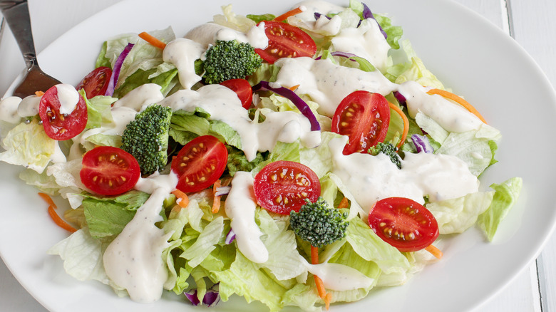 Salad with creamy dressing, tomatoes, and broccoli