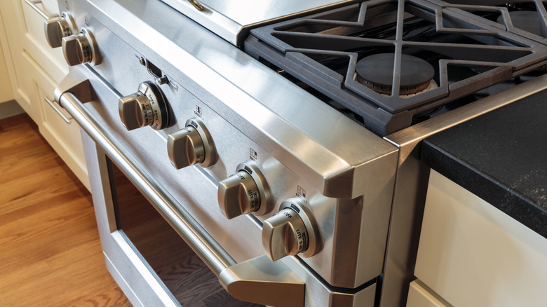 A kitchen range in a modern kitchen