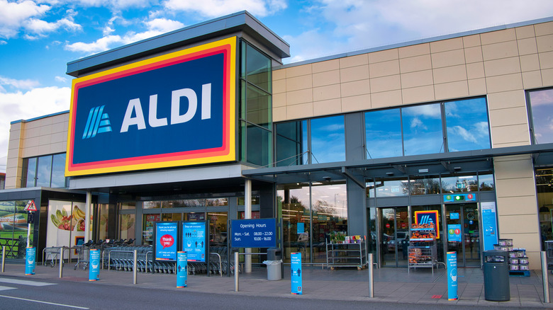 Aldi store front