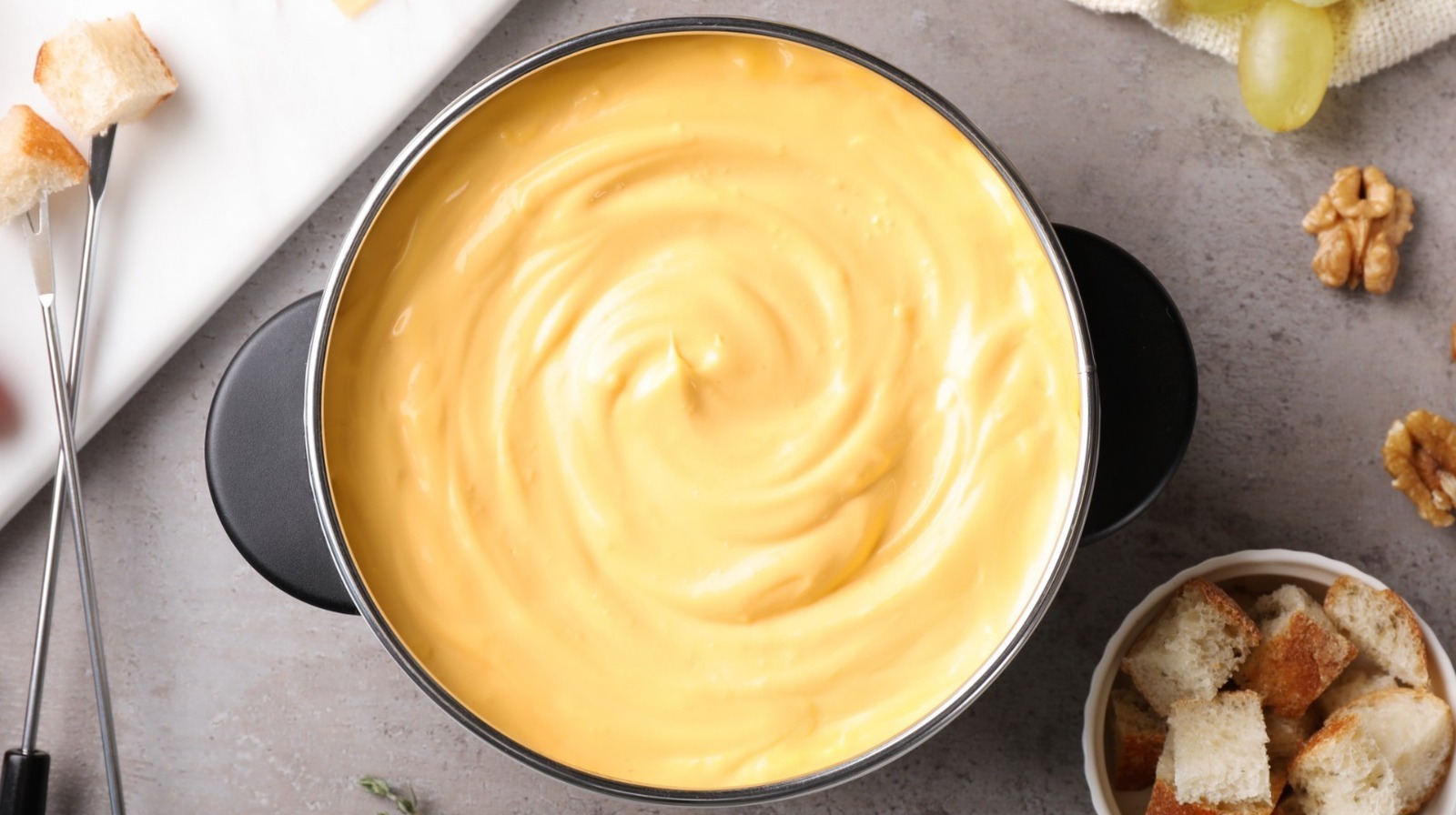 The Ratio Mistake You Might Be Making With Cheese Sauce