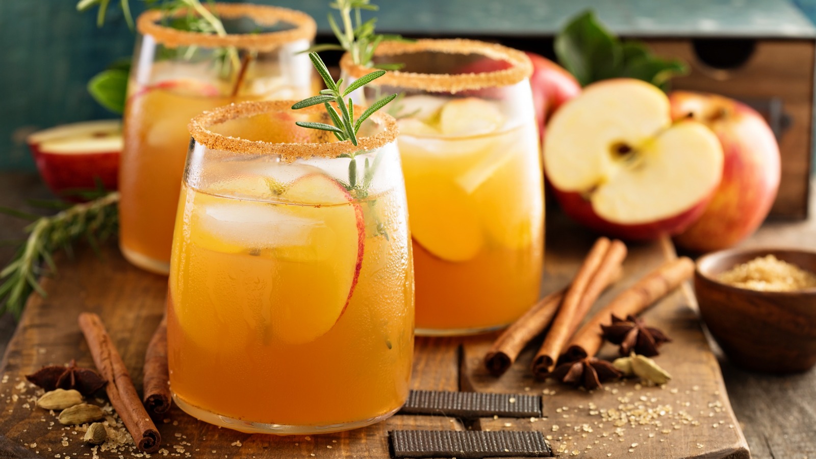 The Real Difference Between Apple Juice And Apple Cider