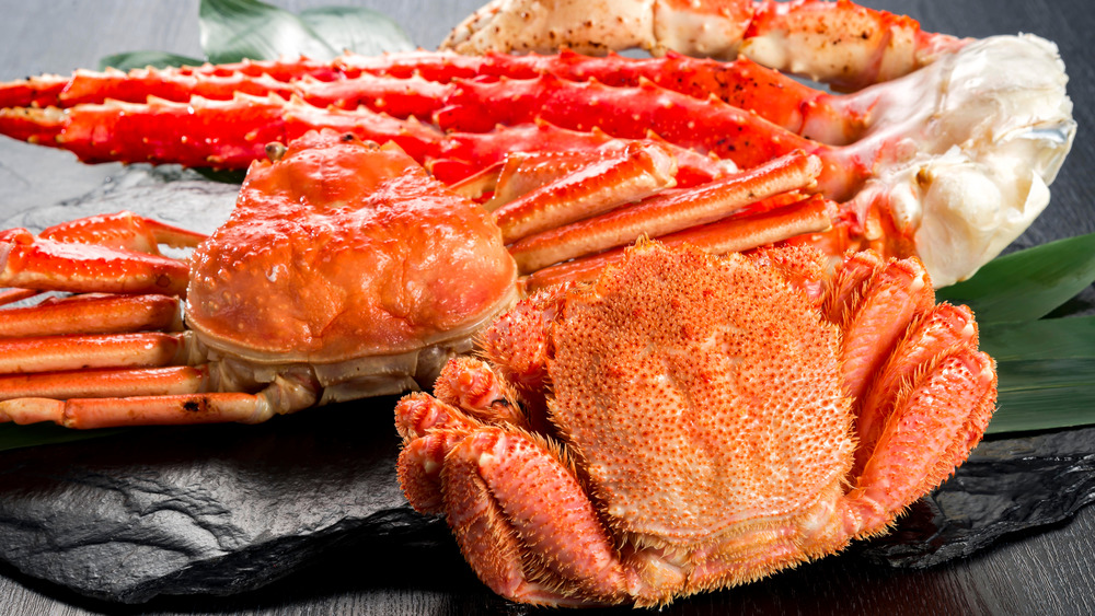 Cooked crab on tray 