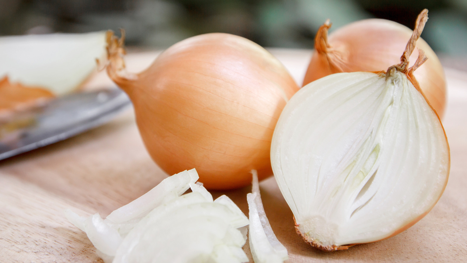 The Real Difference Between White And Yellow Onions