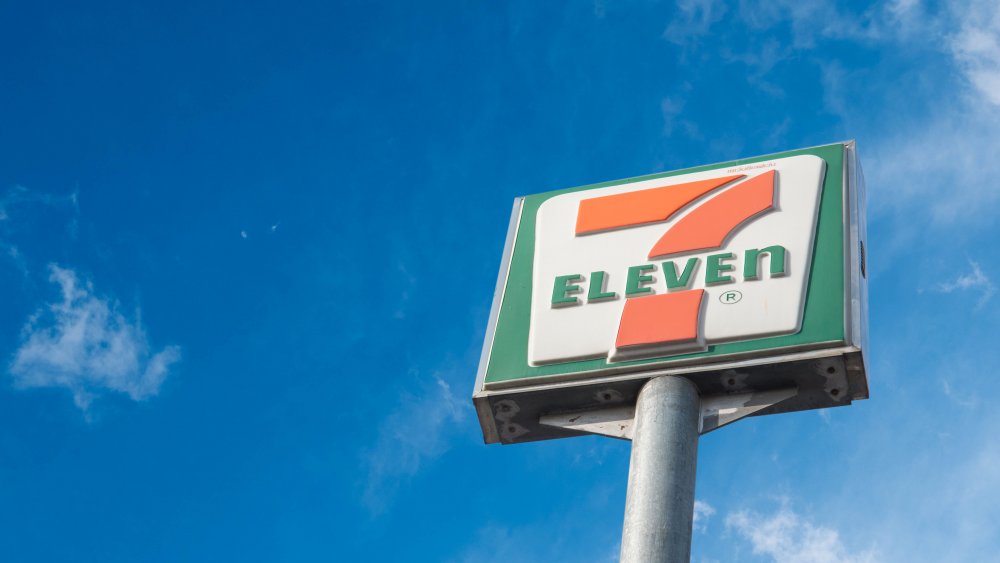 7-eleven sign