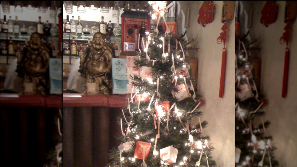 Chinese restaurant Christmas tree