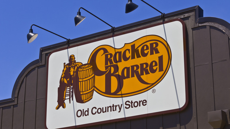 cracker barrel restaurant