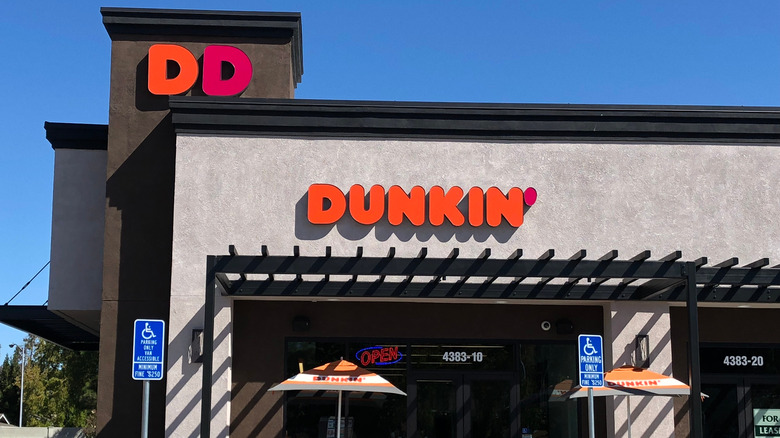 Dunkin' store exterior