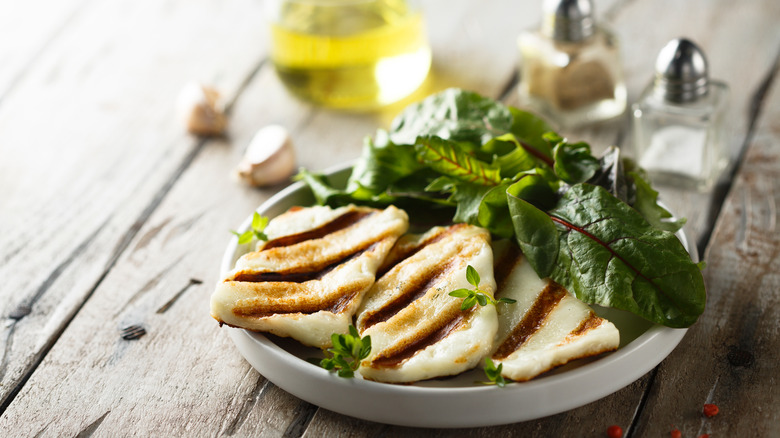 Grilled halloumi on a plate 