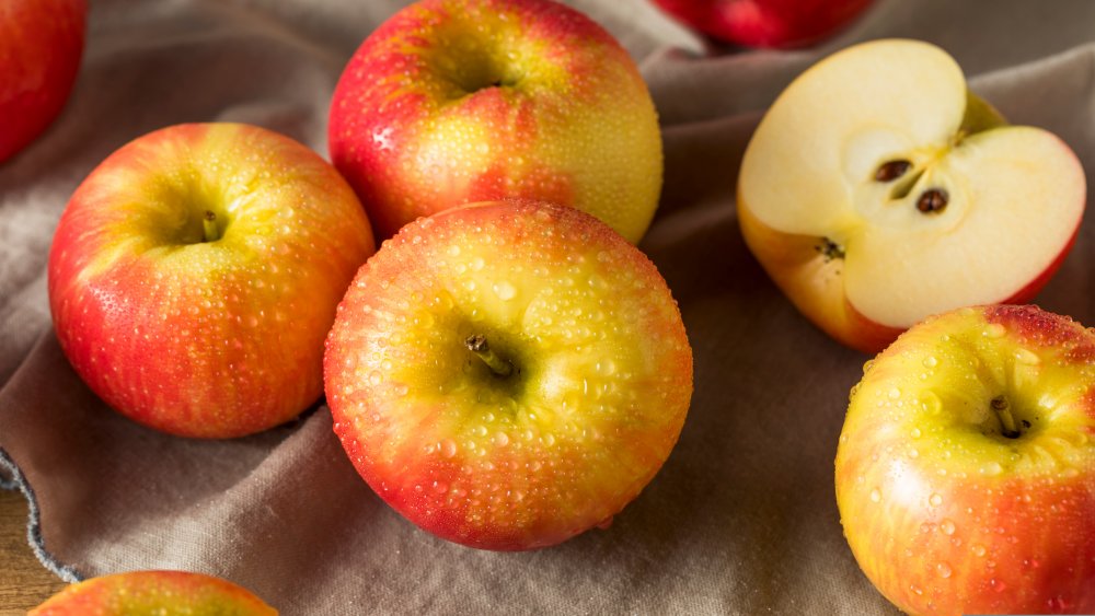 Honeycrisp apples