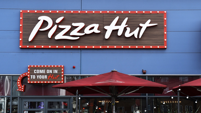 Pizza Hut storefront
