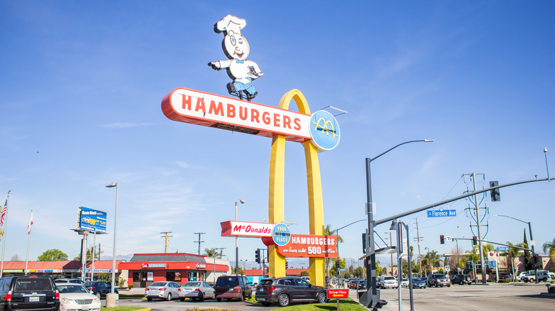 McDonald's sign with single arch