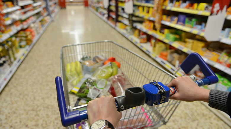 A moving shopping cart at Aldi