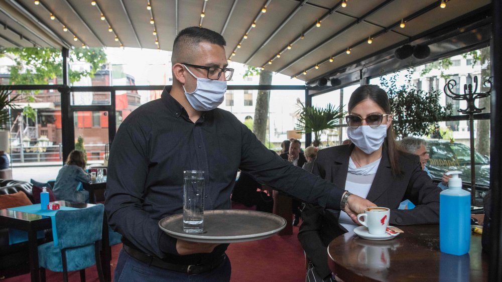 restaurant facemask