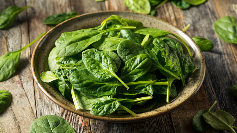 Raw spinach leaves in a bowl