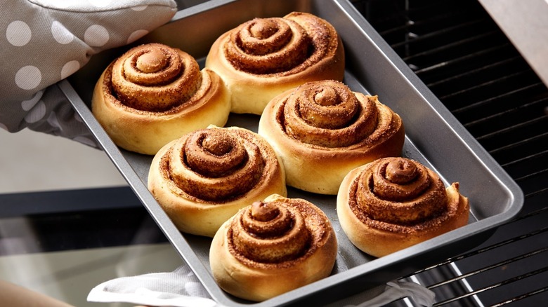 Cinnamon buns in pan