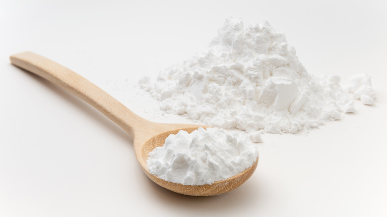 Cornstarch on a wooden spoon