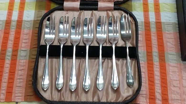 Dessert forks in black case