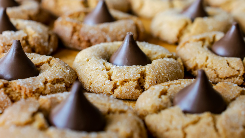 Rows of peanut butter blossom cookies