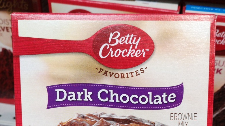 betty crocker logo on brownie box