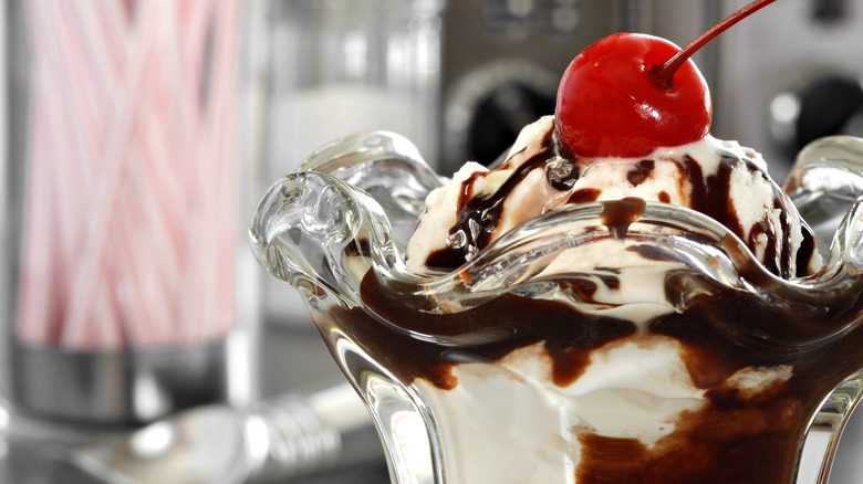 old fashioned ice cream sundae