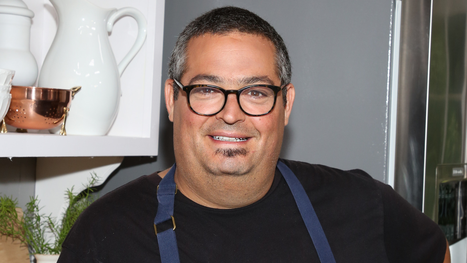 The Reason Chef Eric Greenspan Doesn't Like Tomatoes On His Burger