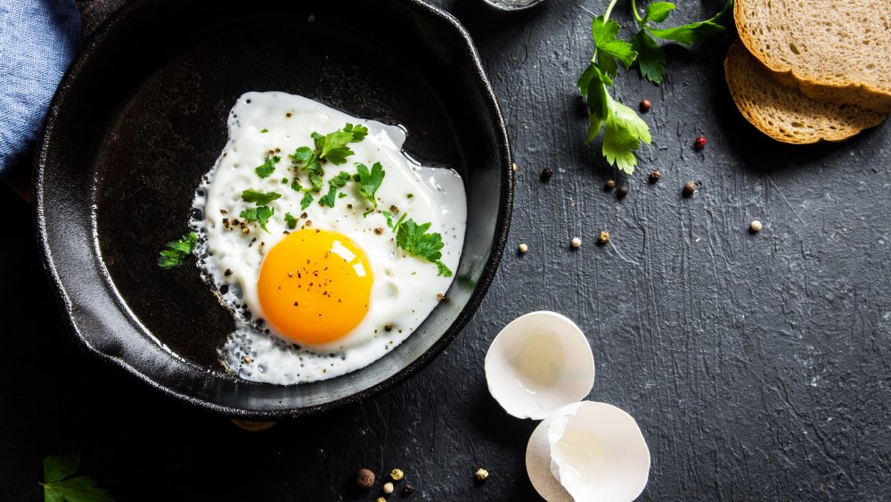 fried egg in cast iron pan