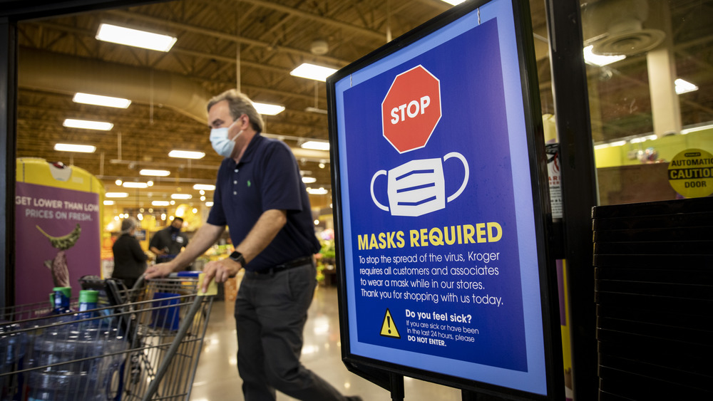 Kroger entrance with mask requirement