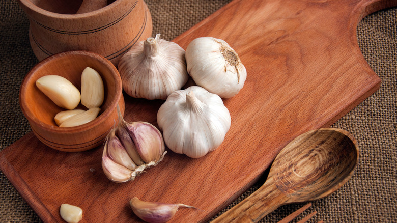 Garlic cloves and heads